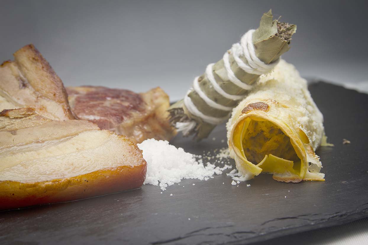 Canelons de pollastre amb foie i tòfona